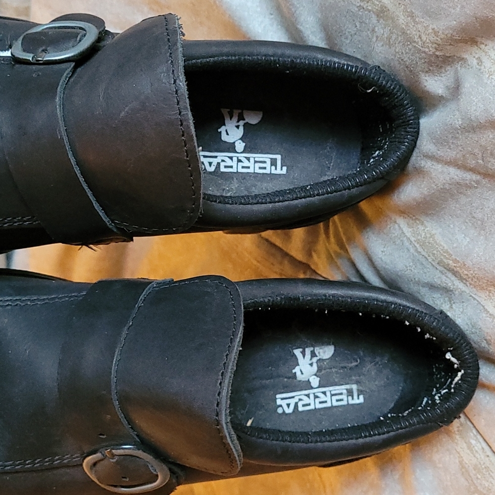 Safety Shoes - Picture 2 of 5